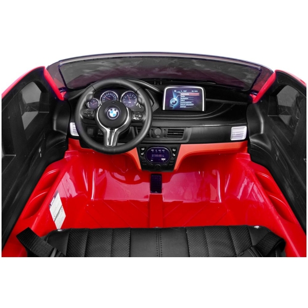 BMW X6M elektromos autó-belül piros