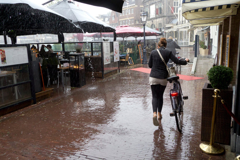 Elektromos kerékpárok esőben